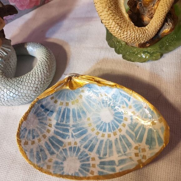 DECOUPAGE BLUE CIRCLES CLAM SHELL - Picture 5 of 11